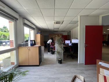 Fonds et murs commerciaux a vendre Laon 02000 Aisne 860 m2  1050000 euros