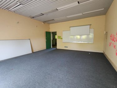 Immeuble a vendre Plounéour-Ménez 29410 Finistère 637 m2  255000 euros