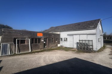 Fonds et murs commerciaux a vendre Guer 56380 Morbihan 300 m2  109900 euros