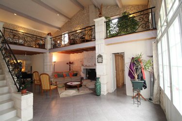 Maison a vendre Saintes 17100 Charente-Maritime 405 m2 11 pièces 592800 euros