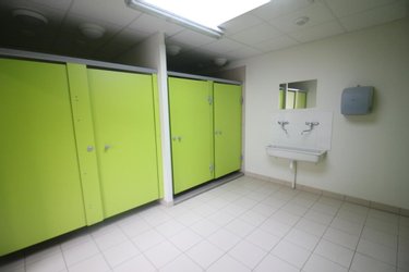 Fonds et murs commerciaux a vendre Quéven 56530 Morbihan 129 m2  260920 euros