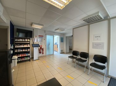 Location fonds et murs commerciaux Saint-Philbert-de-Grand-Lieu 44310 Loire-Atlantique 147 m2  2300 euros