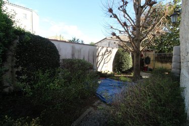 Maison a vendre Saintes 17100 Charente-Maritime 199 m2 5 pièces 262300 euros