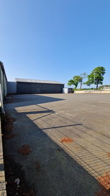 Fonds et murs commerciaux a vendre Plourin-lès-Morlaix 29600 Finistère 1094 m2  514050 euros