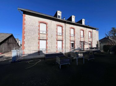 Immeuble a vendre Mauriac 15200 Cantal 824 m2  455800 euros