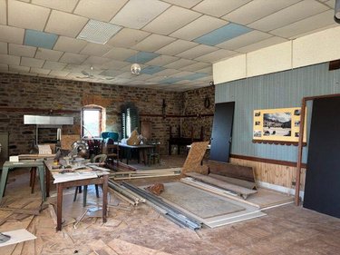 Fonds et murs commerciaux a vendre Sauveterre-de-Rouergue 12800 Aveyron 420 m2  330000 euros