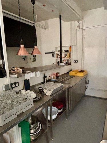Fonds et murs commerciaux a vendre Sauveterre-de-Rouergue 12800 Aveyron 420 m2  330000 euros