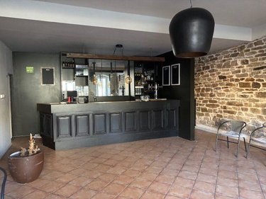 Fonds et murs commerciaux a vendre Sauveterre-de-Rouergue 12800 Aveyron 420 m2  330000 euros