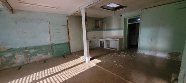 Immeuble a vendre Lanvéoc 29160 Finistère 260 m2  103880 euros