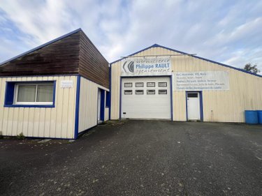 Fonds et murs commerciaux a vendre Guillac 56800 Morbihan 510 m2  332660 euros