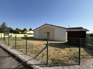 Fonds et murs commerciaux a vendre Buxerolles 86180 Vienne 207 m2  645800 euros
