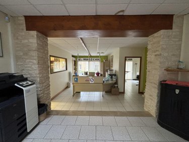 Fonds et murs commerciaux a vendre Buxerolles 86180 Vienne 207 m2  645800 euros