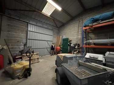 Fonds et murs commerciaux a vendre Buxerolles 86180 Vienne 207 m2  645800 euros