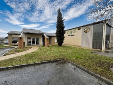 Fonds et murs commerciaux a vendre Buxerolles 86180 Vienne 207 m2  645800 euros