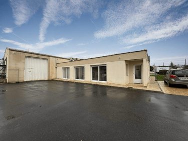 Fonds et murs commerciaux a vendre Buxerolles 86180 Vienne 207 m2  645800 euros