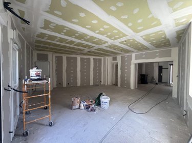 Location fonds et murs commerciaux Saint-Jean-le-Vieux 01640 Ain 70 m2  650 euros