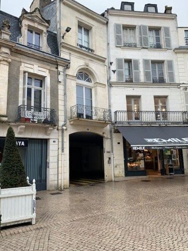 Garage et parking a vendre Poitiers 86000 Vienne  18000 euros