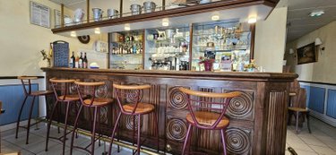 Fonds et murs commerciaux a vendre La Forêt-Fouesnant 29940 Finistère 676 m2  832000 euros