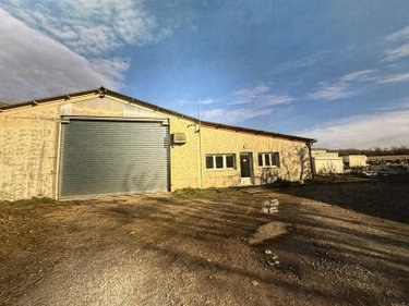 Fonds et murs commerciaux a vendre Saint-Rémy-en-Rollat 03110 Allier 556 m2  470000 euros