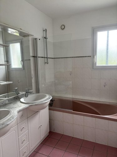 Location maison Châteaugiron 35410 Ille-et-Vilaine 107 m2 6 pièces 1200 euros