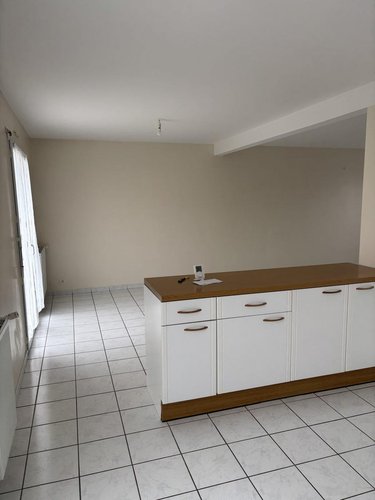 Location maison Châteaugiron 35410 Ille-et-Vilaine 107 m2 6 pièces 1200 euros