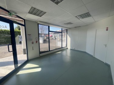 Location fonds et murs commerciaux Ambérieu-en-Bugey 01500 Ain 130 m2  2000 euros