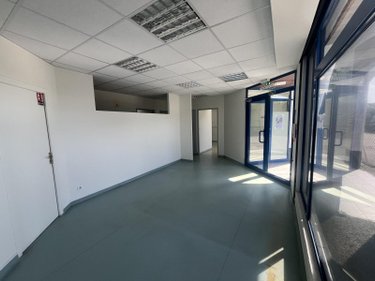 Location fonds et murs commerciaux Ambérieu-en-Bugey 01500 Ain 130 m2  2000 euros