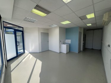 Location fonds et murs commerciaux Ambérieu-en-Bugey 01500 Ain 130 m2  2000 euros