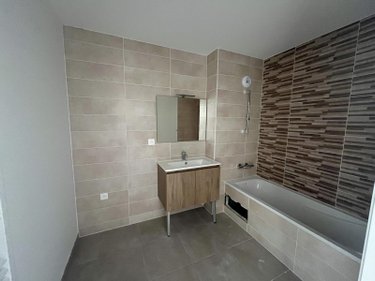 Location appartement Ambérieu-en-Bugey 01500 Ain 68 m2 3 pièces 865 euros