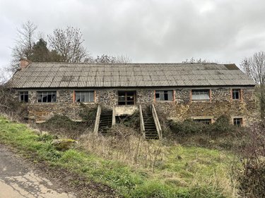 Maison a vendre Peyrusse 15170 Cantal 285 m2  33000 euros