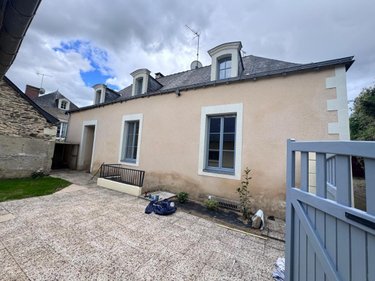 Location maison Château-Gontier-sur-Mayenne 53200 Mayenne 100 m2 6 pièces 900 euros