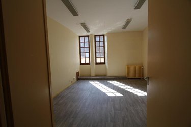 Location fonds et murs commerciaux Dole 39100 Jura 89 m2  950 euros
