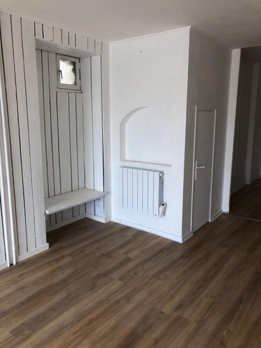 Location fonds et murs commerciaux Mézériat 01660 Ain 50 m2  420 euros