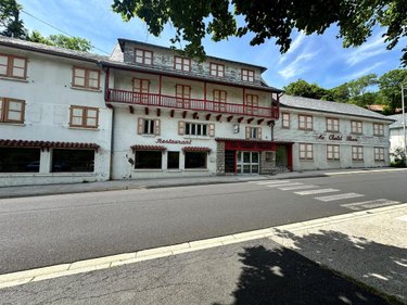 Fonds et murs commerciaux a vendre Saint-Jacques-des-Blats 15800 Cantal 700 m2  95400 euros