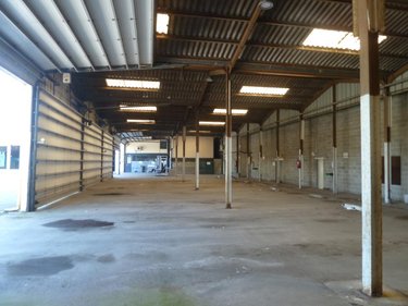 Location fonds et murs commerciaux Féchain 59247 Nord 1900 m2  4000 euros