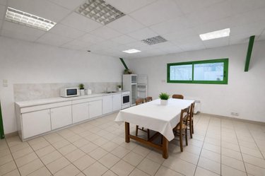 Fonds et murs commerciaux a vendre Plumelec 56420 Morbihan 1369 m2  379417 euros