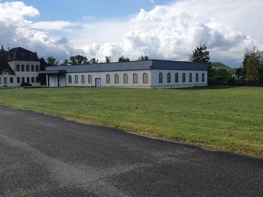 Fonds et murs commerciaux a vendre Serrières-de-Briord 01470 Ain 4187 m2  1860000 euros