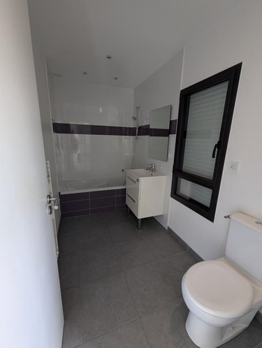 Location appartement Corps-Nuds 35150 Ille-et-Vilaine 47 m2  535 euros