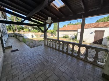 Maison a vendre Saintes 17100 Charente-Maritime 119 m2 4 pièces 215086 euros