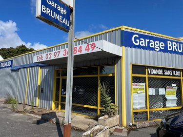 Garage et parking a vendre Port-Louis 56290 Morbihan 367 m2  317200 euros