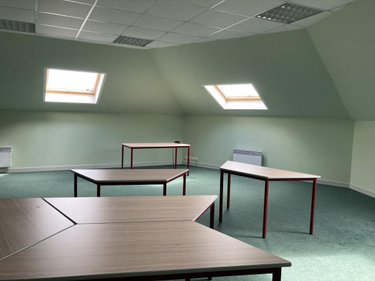 Fonds et murs commerciaux a vendre Louverné 53950 Mayenne 660 m2  524000 euros