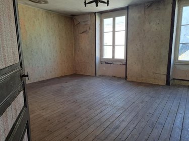 Immeuble a vendre Tennie 72240 Sarthe 160 m2  73500 euros