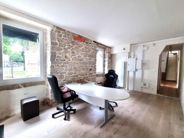 Fonds et murs commerciaux a vendre Quimper 29000 Finistère 69 m2  221370 euros