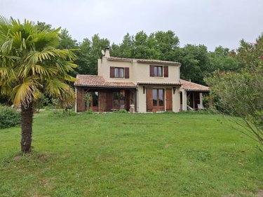 Maison a vendre Saintes 17100 Charente-Maritime 157 m2 8 pièces 251808 euros