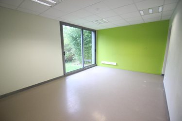 Fonds et murs commerciaux a vendre Quéven 56530 Morbihan 129 m2  260920 euros