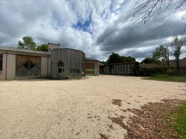 Location fonds et murs commerciaux Jujurieux 01640 Ain 1000 m2  1674 euros