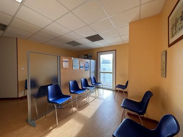 Fonds et murs commerciaux a vendre Séné 56860 Morbihan 104 m2  259000 euros