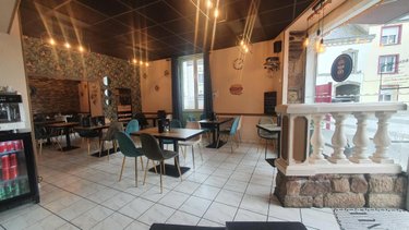 Fonds et murs commerciaux a vendre Gourin 56110 Morbihan 130 m2  168620 euros
