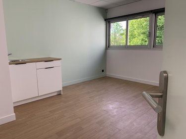 Location fonds et murs commerciaux Ploemeur 56270 Morbihan 17 m2  730 euros