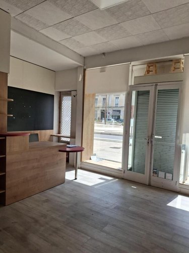 Location fonds et murs commerciaux Cusset 03300 Allier 49 m2  980 euros
